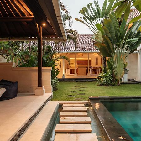 Uma Lima Villa Batu Belig - Close To The Beach Canggu Εξωτερικό φωτογραφία