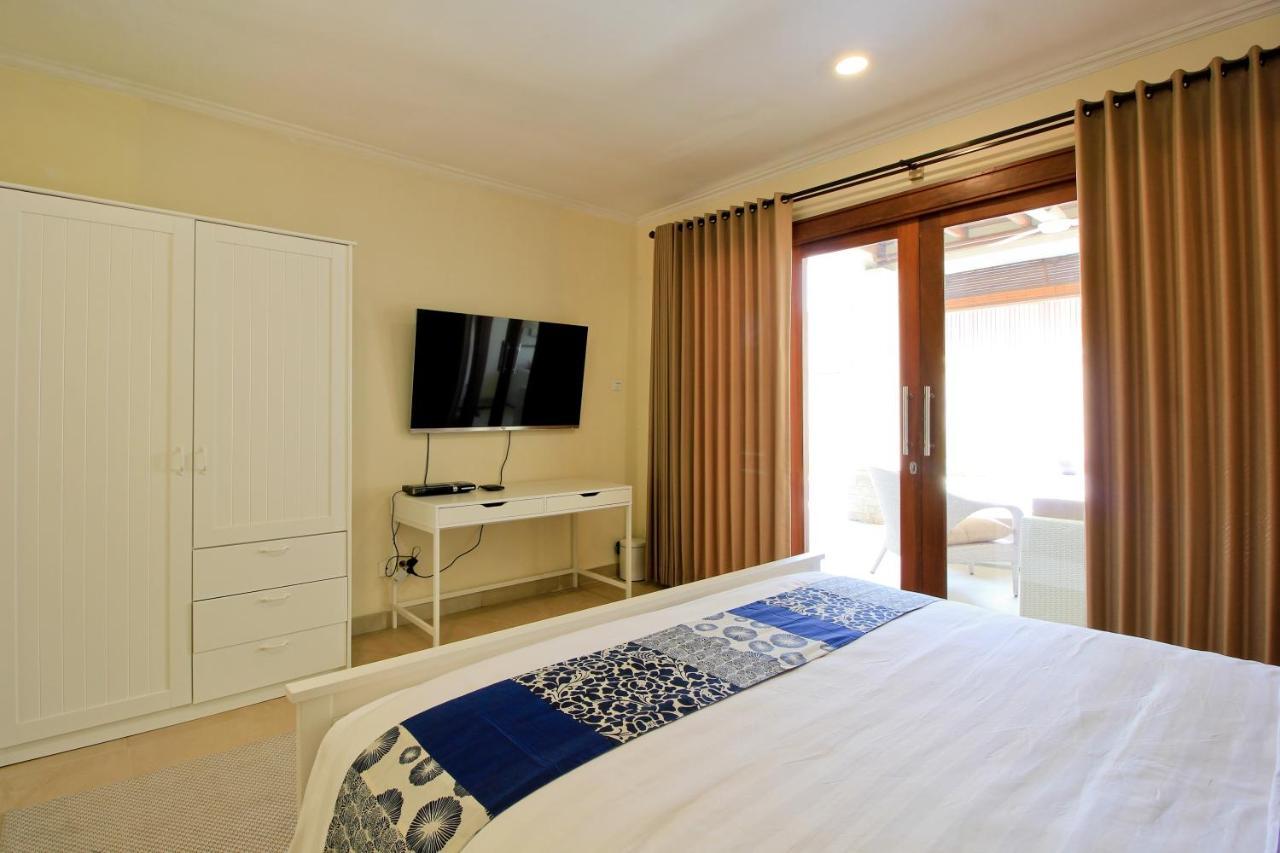 Uma Lima Villa Batu Belig - Close To The Beach Canggu Εξωτερικό φωτογραφία