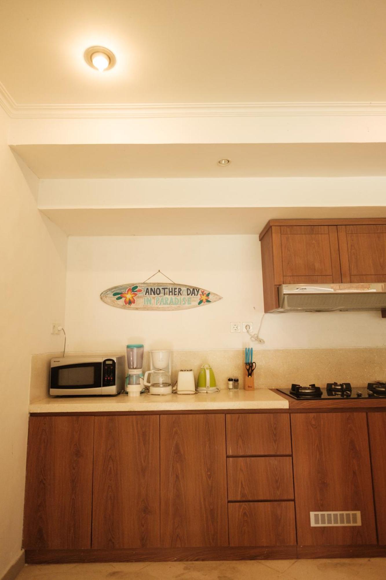 Uma Lima Villa Batu Belig - Close To The Beach Canggu Εξωτερικό φωτογραφία