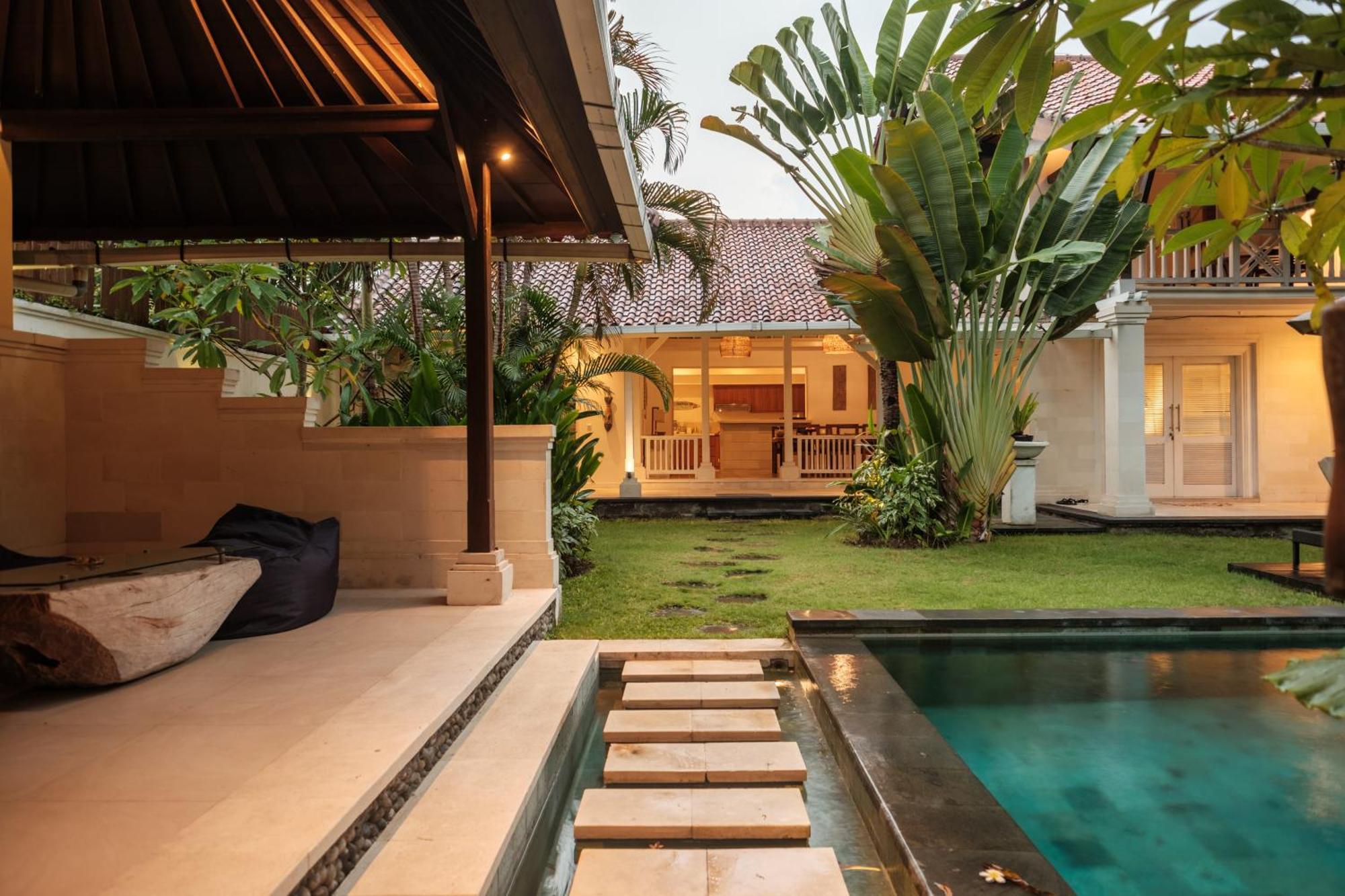 Uma Lima Villa Batu Belig - Close To The Beach Canggu Εξωτερικό φωτογραφία