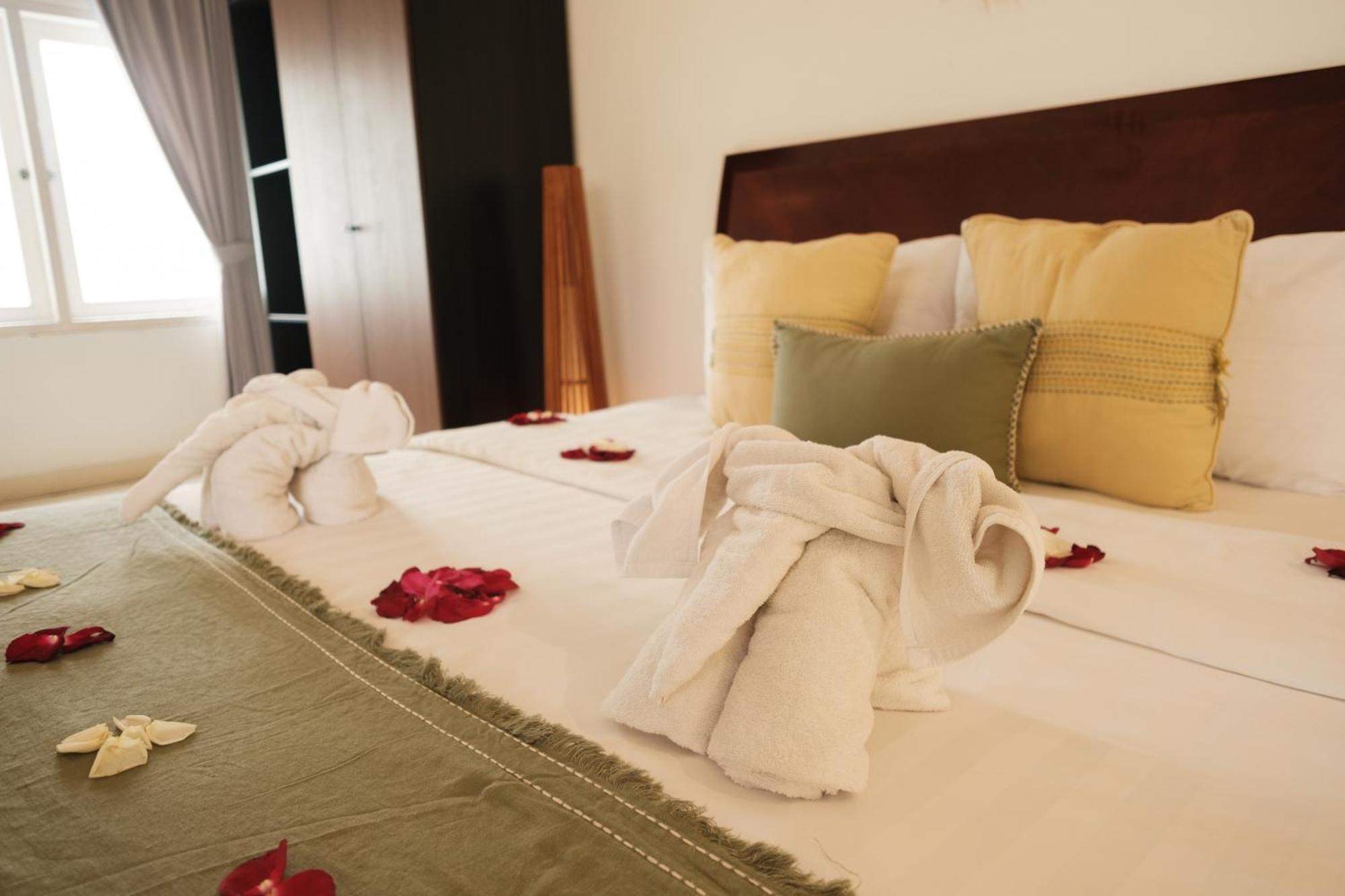 Uma Lima Villa Batu Belig - Close To The Beach Canggu Εξωτερικό φωτογραφία